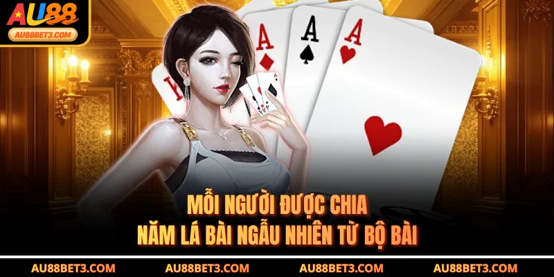 Mỗi người được chia năm lá bài ngẫu nhiên từ bộ bài